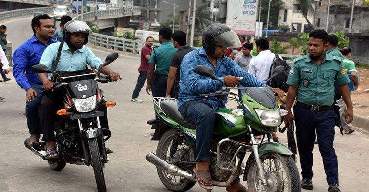 লাইসেন্স না থাকায় মোট ১ হাজার ৪০ জনের বিরুদ্ধে মামলা দিয়েছে ডিএমপি