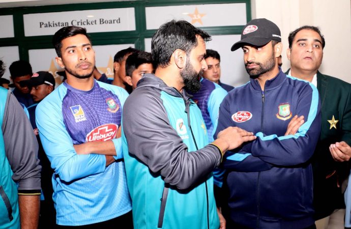 বৃষ্টিতে ভেসে গেল শেষ ম্যাচ