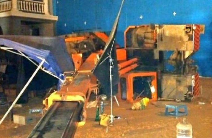 ক্রেন ভেঙে ৩ সহকারী পরিচালক নিহত