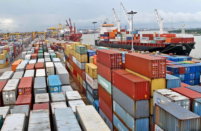 নিলামে উঠছে চট্টগ্রাম বন্দরে আদা, রসুন ও পেঁয়াজ ভর্তি কন্টেইনার