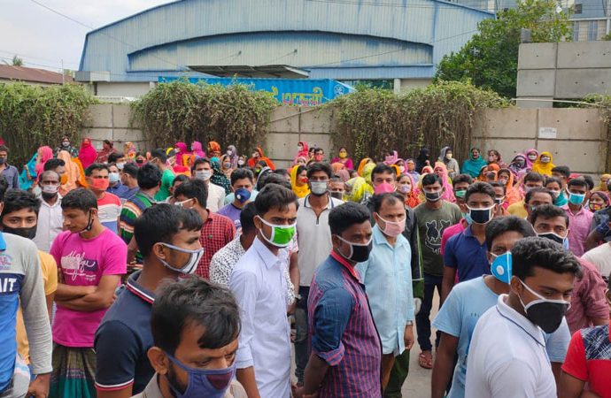 প্রক্রিয়াগত জটিলতায় শ্রমিকদের বেতন প্রদানে দীর্ঘসূত্রিতা