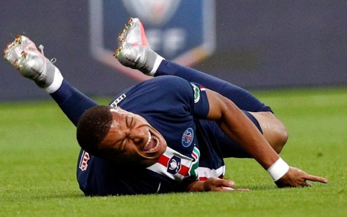 ছিটকেই গেলেন এমবাপে