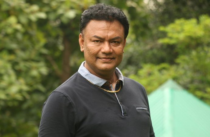 ‘ছায়াবৃক্ষ’তে বড়দা মিঠু