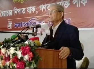 প্রধানমন্ত্রীকে আগে টিকা নেওয়ার আহ্বান ফখরুলের