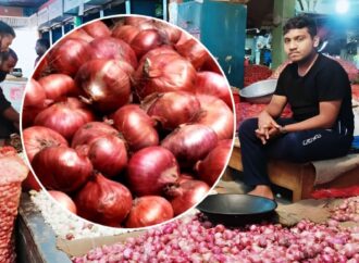 পেঁয়াজের দাম কমেছে কেজিতে ১০ টাকা, বাজারে ইতিবাচক পরিবর্তন