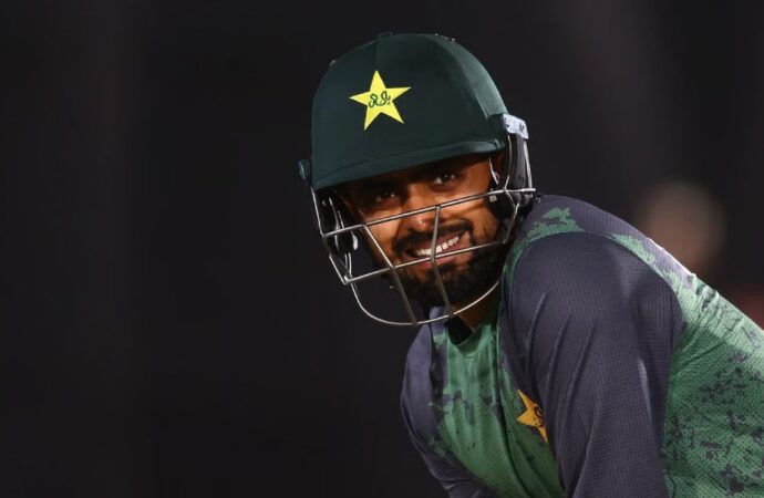 এশিয়া কাপের দলে নেই বাবর, কোচের মুখ খুললেন