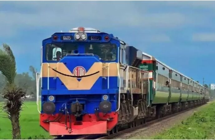 বিমানবন্দরে ট্রেন লাইনচ্যুত, ঢাকামুখী ট্রেন চলাচলে বাধা