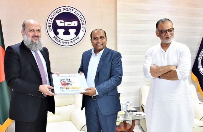 পাকিস্তানের বাণিজ্যমন্ত্রী ও বাণিজ্য উপদেষ্টার চট্টগ্রাম বন্দর পরিদর্শন