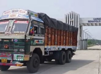 আড়াই বছর পর বেনাপোল দিয়ে পেঁয়াজ আমদানি শুরু