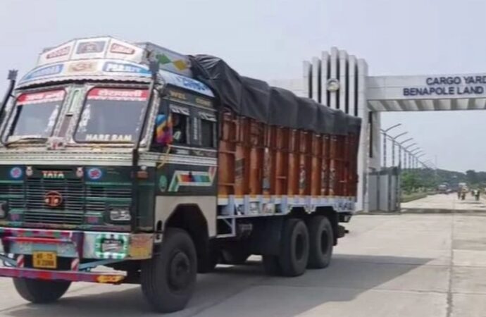 আড়াই বছর পর বেনাপোল দিয়ে পেঁয়াজ আমদানি শুরু