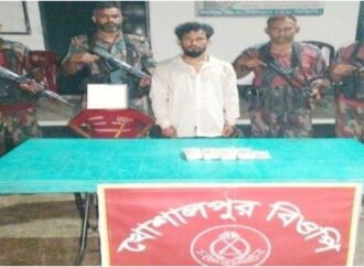 মহেশপুর সীমান্তে ৫ লাখ ভারতীয় জাল রুপিসহ দুই বাংলাদেশি আটক