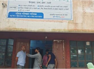 নবজাতক শিশুকে মায়ের আঁচলে ফেলে রেখে পালালেন মা, নওগাঁয় চাঞ্চল্য