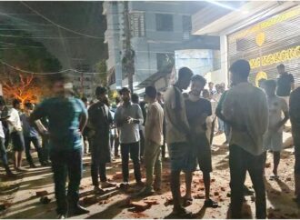 চবিতে নারী শিক্ষার্থীকে মারধর ও হেনস্তার ঘটনায় সংঘর্ষে আহত ৩২