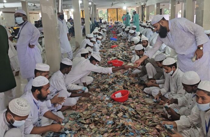 কিশোরগঞ্জের পাগলা মসজিদের দানবাক্সে এবার মোট ১২ কোটি ৯ লাখ ৩৭ হাজার টাকা পাওয়া গেছে