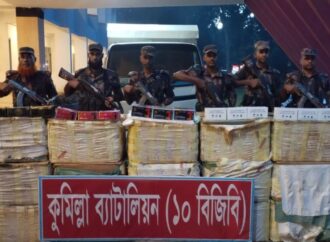 কুমিল্লায় বিজিবির অভিযানে ৫ কোটি টাকার ভারতীয় মোবাইল ডিসপ্লে জব্দ