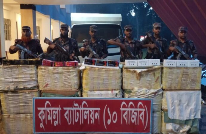 কুমিল্লায় বিজিবির অভিযানে ৫ কোটি টাকার ভারতীয় মোবাইল ডিসপ্লে জব্দ