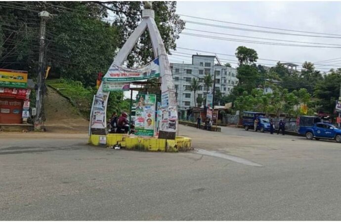 খাগড়াছড়িতে আধা বেলা সড়ক অবরোধ চলছে