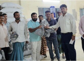 টাঙ্গাইলের ভূঞাপুরে ২০০ কৃষক পেলেন বিনামূল্যে সার ও মাসকলাই বীজ