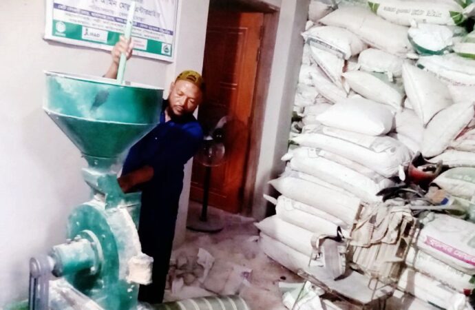 জয়পুরহাটে ডিমের খোসা থেকে পাউডার তৈরি করে স্বাবলম্বী উদ্যোক্তা
