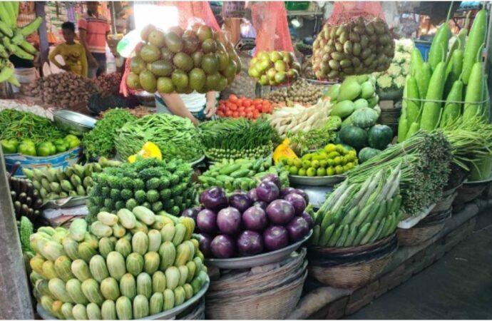 সবজির দাম কিছুটা কমলেও অন্য পণ্যের দাম বাড়ছে
