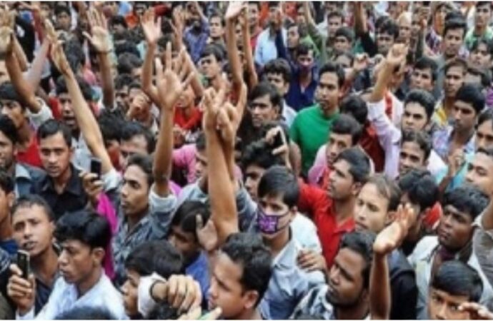 প্রতিটা তিনজন বেকারের মধ্যে একজন স্নাতক ডিগ্রিধারী