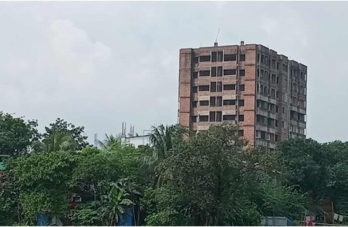 রূপগঞ্জে ভূমিকম্পের ঝুঁকি বাড়ছে; নকশা ছাড়াই অবৈধ ভবন নির্মাণ অব্যাহত