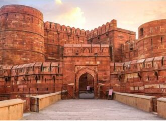 দিল্লির বায়ুদূষণে ঐতিহাসিক লালকেল্লা হয় কালো