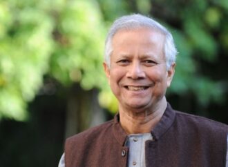 বাংলাদেশ ও চীন হাত হাত রেখে এগিয়ে যাবে: প্রধান উপদেষ্টা