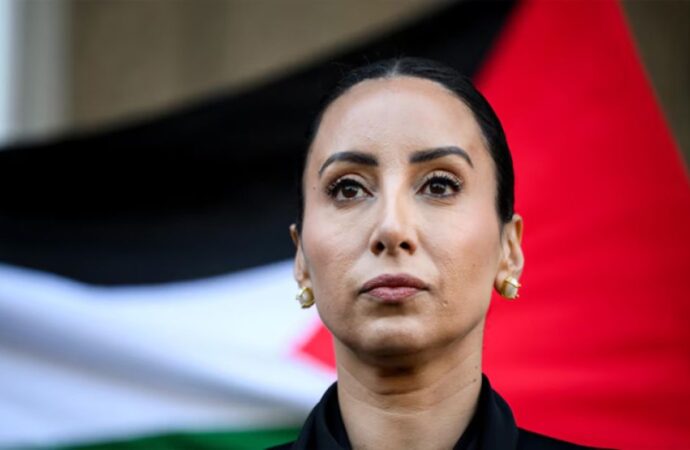 গাজা সংক্রান্ত পোস্টে ক্ষমতা হারানো অস্ট্রেলিয়ার সাংবাদিককে ক্ষতিপূরণের নির্দেশ