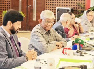 বাংলাদেশের অর্থখাত অতিমাত্রায় ব্যাংক ঋণের ওপর নির্ভরশীল: অর্থ উপদেষ্টা