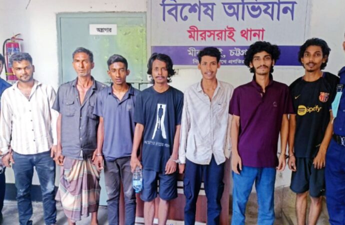 মীরসরাইয়ে ওয়ারেন্টভুক্ত ও মাদক মামলার আসামিসহ সাতজন গ্রেপ্তার