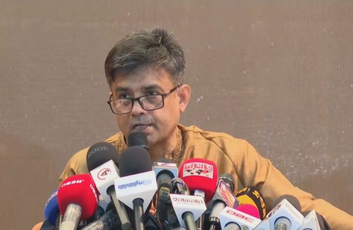 প্রধান উপদেষ্টার সফরসঙ্গীর সংখ্যা নিয়ে টিআইবির দাবি ভিত্তিহীন: প্রেস সচিব