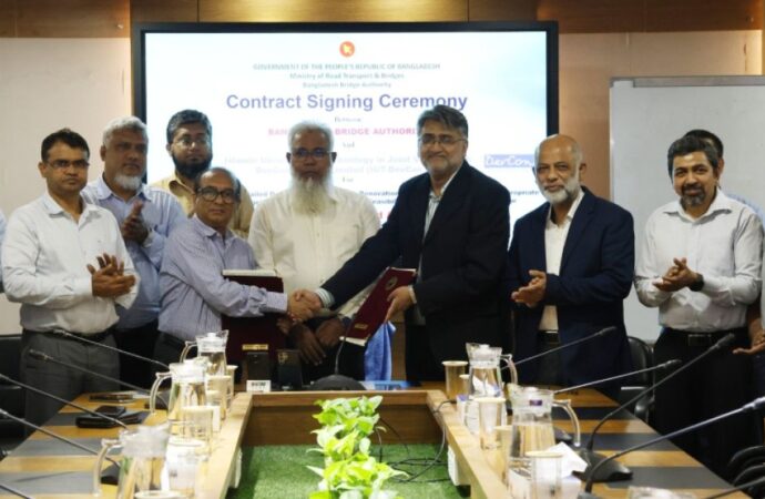 বাংলাদেশ সেতু কর্তৃপক্ষ ও আইইউটি-ডেভকন জেভির মধ্যে চুক্তি স্বাক্ষর