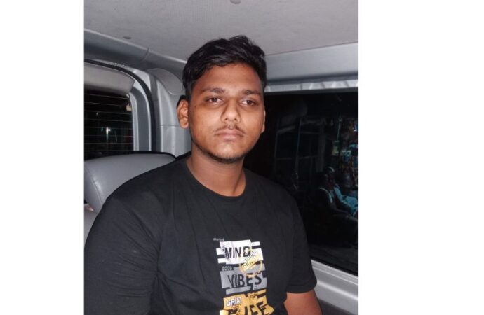 নুরাল পাগলার লাশে খড়ি দেয়ার অভিযোগে যুবক গ্রেফতার