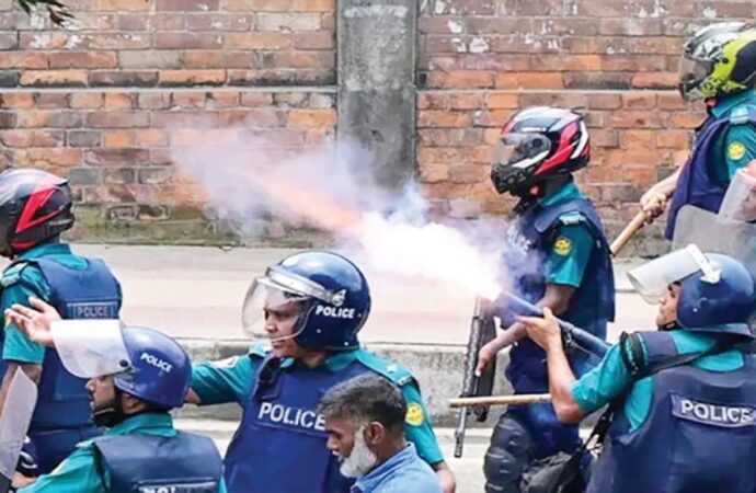 পুলিশের আন্দোলন দমনكار্যক্রমে ৩ লাখের বেশি গুলি ছুड़ी