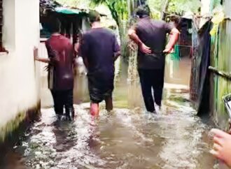 সেন্টমার্টিনে দুই শতাধিক ঘর পানিবন্দি due to heavy rain and high tide