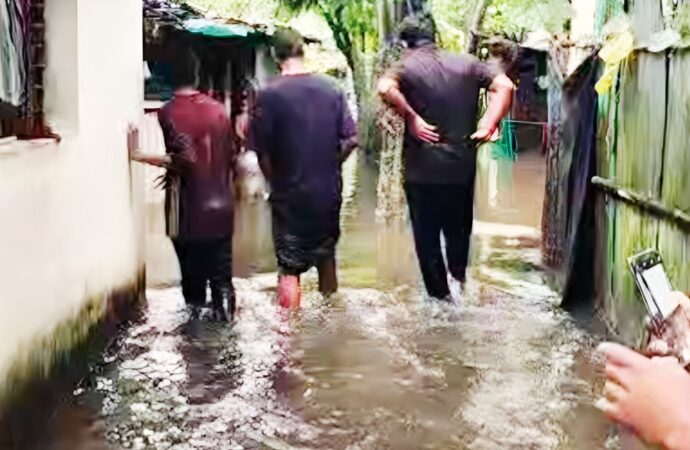 সেন্টমার্টিনে দুই শতাধিক ঘর পানিবন্দি due to heavy rain and high tide