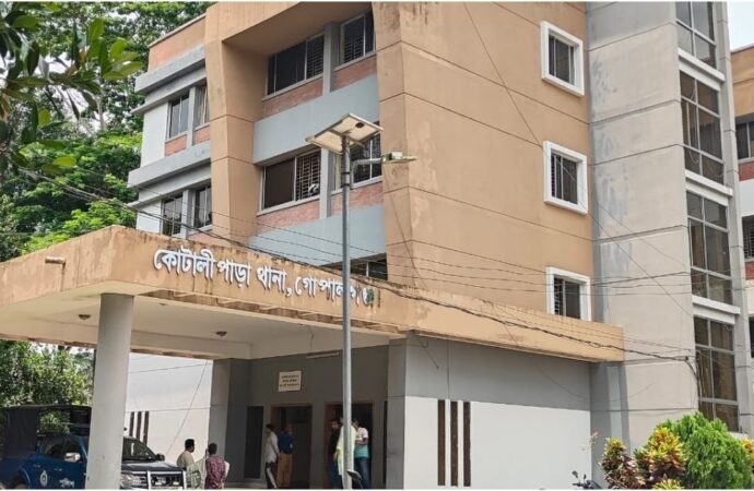 কোটালীপাড়ায় মায়ের সাথে অভিমান করে মাদ্রাসা ছাত্রের আত্মহত্যা