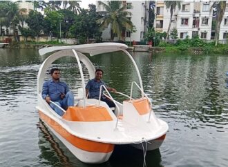 বর্ণিল সাজে কোটালীপাড়া উপজেলা পরিষদ লেক, দর্শনার্থীদের ভিড়