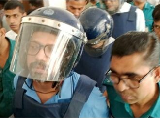 মেনন-পলক-দস্তগীরসহ চারজনের নতুন গ্রেফতারি আদালতে উপস্থাপন