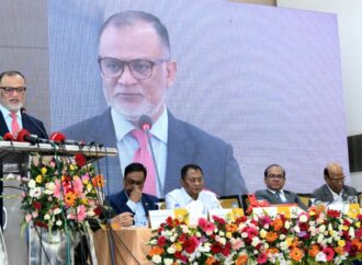 সরকার ভোজ্যতেলের দাম বাড়ায়নি: বাণিজ্য উপদেষ্টা
