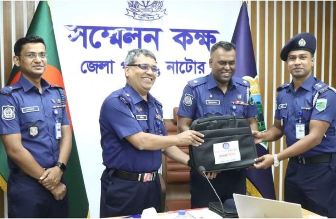 নাটোরে বড়াইগ্রাম শ্রেষ্ঠ থানা ও এসআই রাকিবুল ইসলাম শ্রেষ্ঠ অফিসার