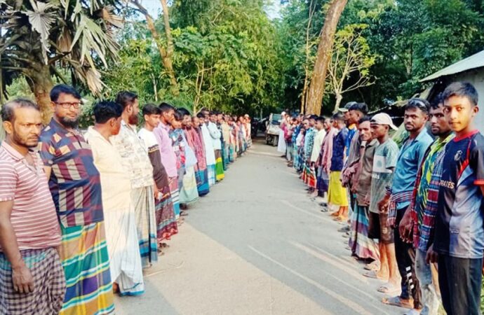 আমতলীতে ইটভাটা বন্ধের জন্য মানববন্ধন অনুষ্ঠিত