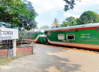 শ্রীমঙ্গলের পর্যটকদের টিকিট সমস্যা প্রকট