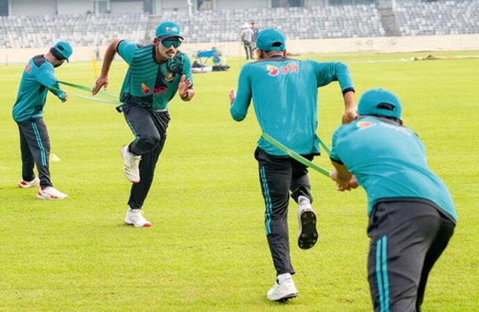 সামাজিক মাধ্যমে খেলোয়াড়দের উত্তরের প্রয়োজন নেই, সিমন্সের মতামত
