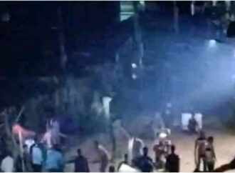 রাতে টর্চলাইট জ্বালিয়ে দুই গ্রামে সংঘর্ষ, আহত ৫০