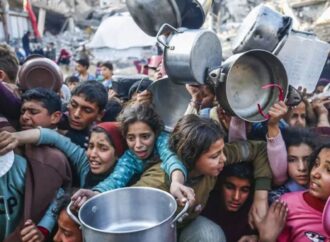 গাজায় ত্রাণ প্রবেশে বাধা, অনাহারকে অস্ত্র হিসেবে ব্যবহার করছে ইসরাইল