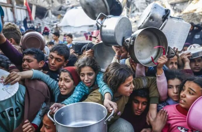 গাজায় ত্রাণ প্রবেশে বাধা, অনাহারকে অস্ত্র হিসেবে ব্যবহার করছে ইসরাইল