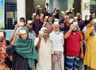 আমতলীতে জেলেদের চাল বিতরণে অনিয়ম, তদন্ত চলছে