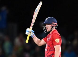 ইংল্যান্ডের কাছে বড় জয় রেকর্ড রান তাড়া করে